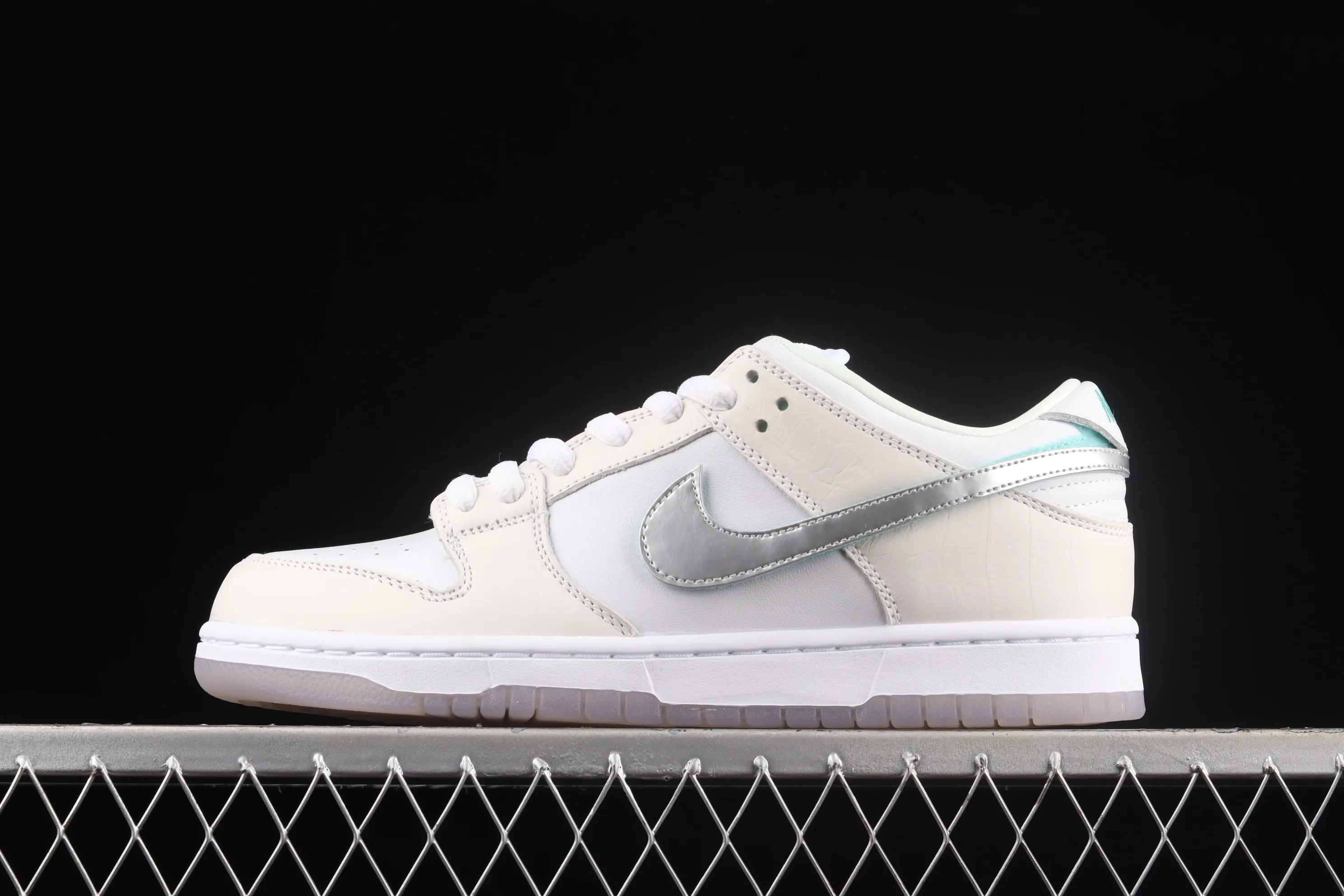 All categories Nk SB Dunk Series Nk SB Dunk Low low-top sneakers pure original version Diamond Supply Co x Nk SB Dunk Low joint model white diamond SB smashed backboard fashion casual sneakers BV1310-100